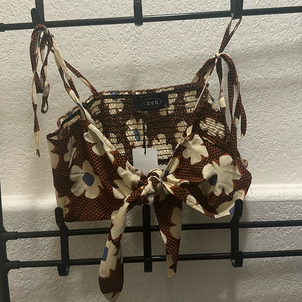 NWT CIDER Floral Cropped Tank